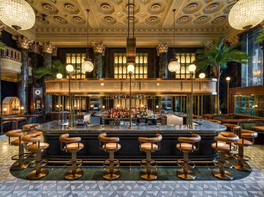 The bar at the Bourbon Steak San Francisco restaurant 